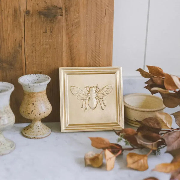 Wall Art Bee Medallion Artwork