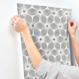 Wallpaper Everlasting Wallpaper // White & Silver