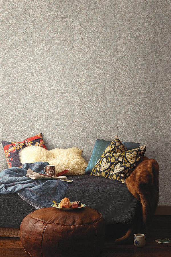 Wallpaper Kashmir Dreams Paisley Wallpaper // Pink