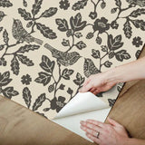 Wallpaper Sparrow & Oak Premium Peel & Stick // Linen & Charcoal