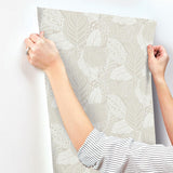 Wallpaper Vinca Wallpaper // White Metallic