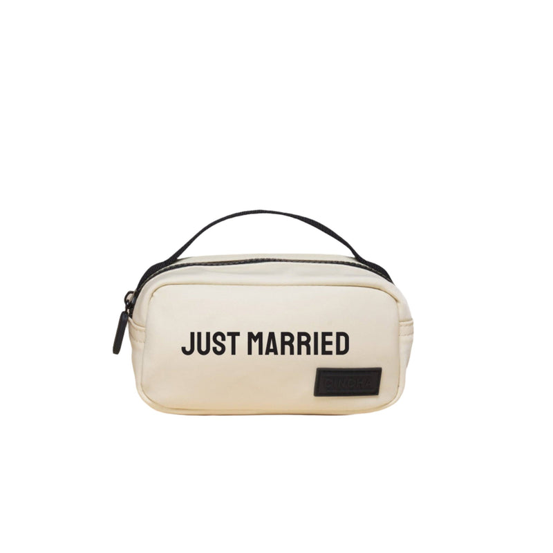 Lifestyle The Belt Buddy // Just Married in Cream 