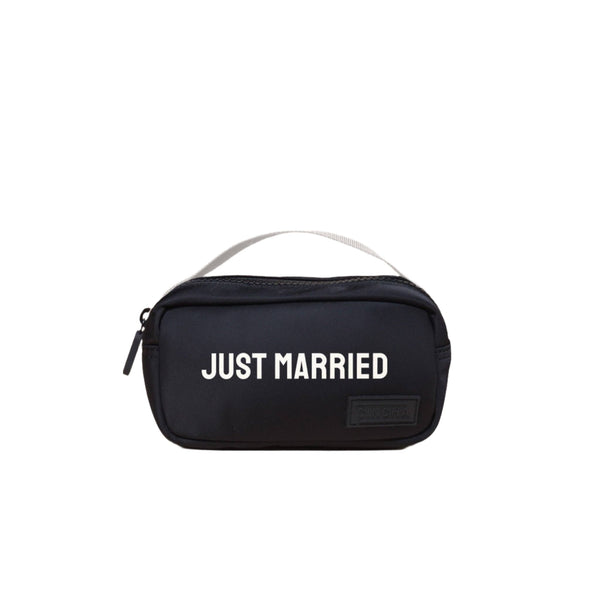 Lifestyle The Belt Buddy // Just Married in Jet 