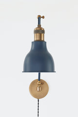 Lighting - Plug-in Sconce Makin // Patina Brass // Large 