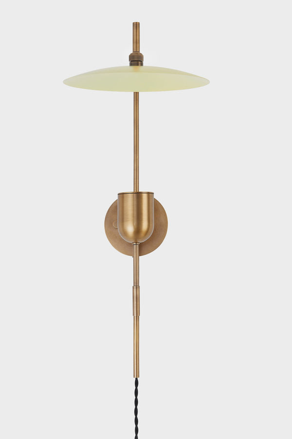 Lighting - Plug-in Sconce Manti // Patina Brass 