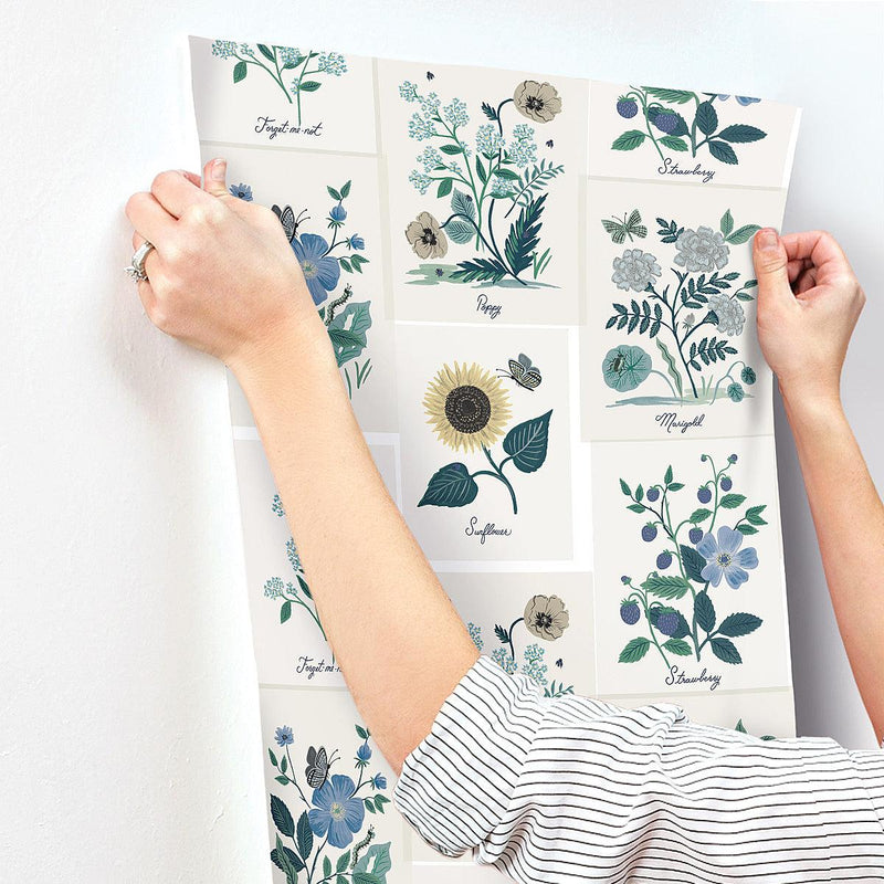 Wallpaper Botanical Prints Wallpaper // White & Blue 