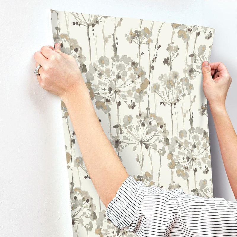 Wallpaper Flourish Peel & Stick Wallpaper // Beige 