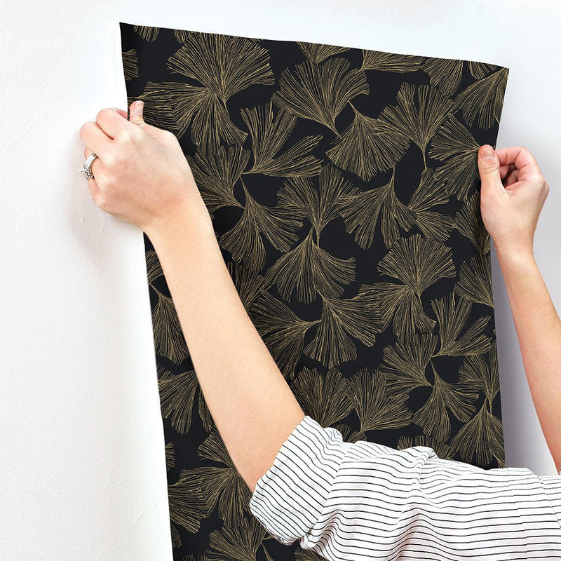 Wallpaper Gingko Toss Wallpaper // Black 