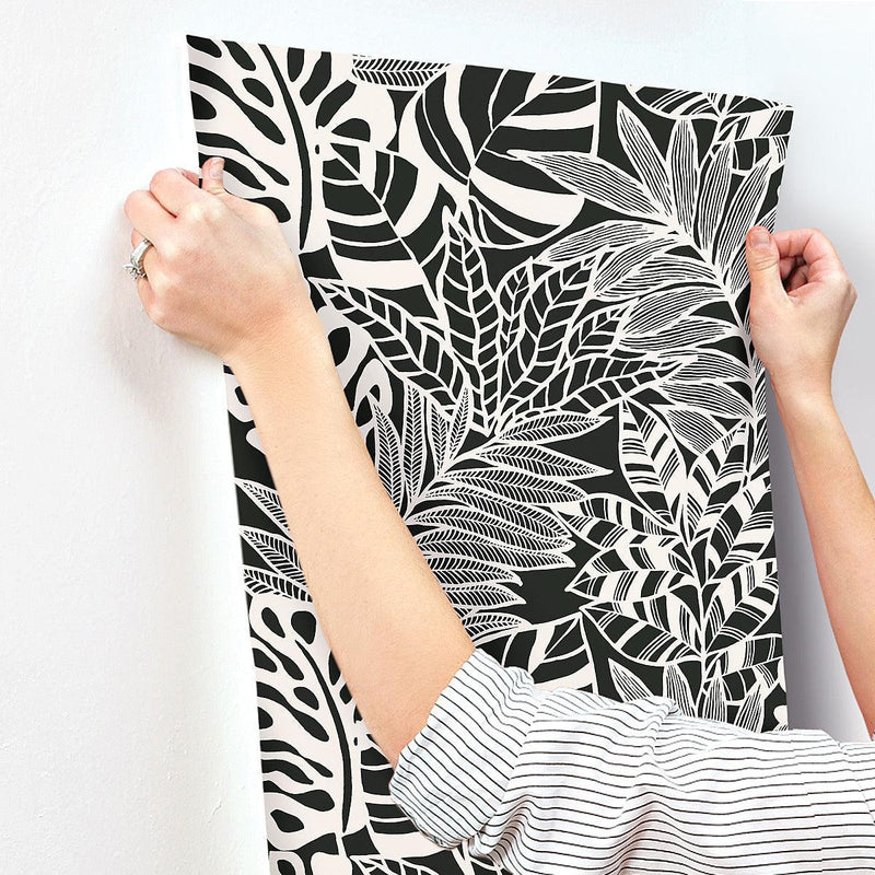 Wallpaper Jungle Leaves Wallpaper // Black & White 