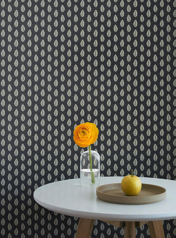 Wallpaper Leaf Pendant Wallpaper // Black 