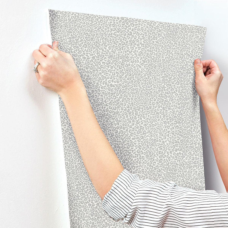 Wallpaper Leopard King Wallpaper // Grey 