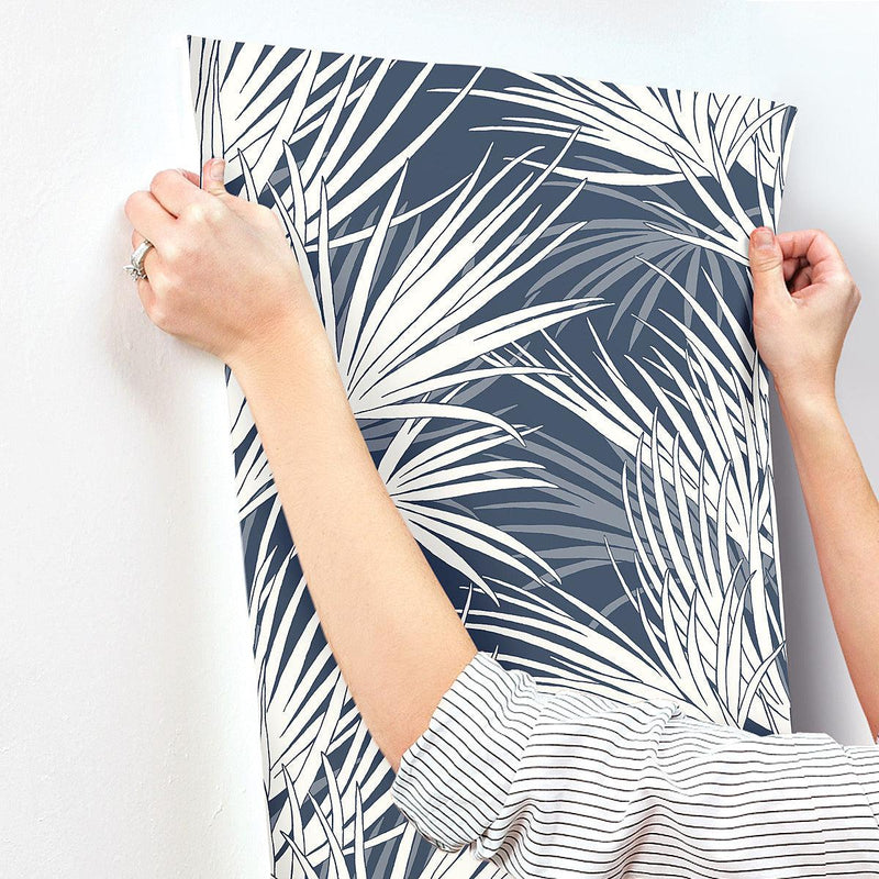 Wallpaper Palmetto Wallpaper // Navy & White 