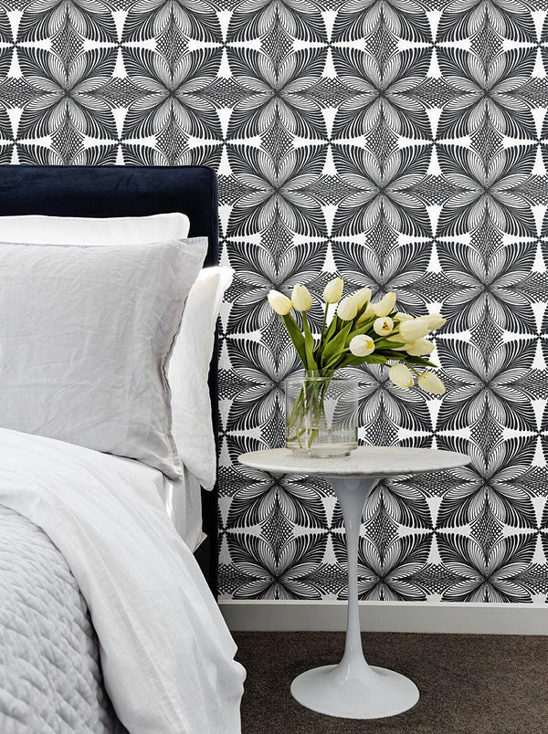 Wallpaper Roulettes Wallpaper // Cream & Black 