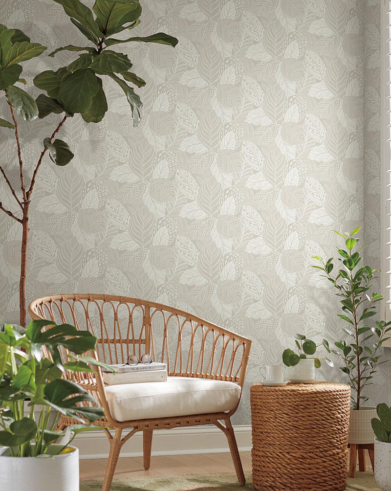 Wallpaper Vinca Wallpaper // White Metallic 