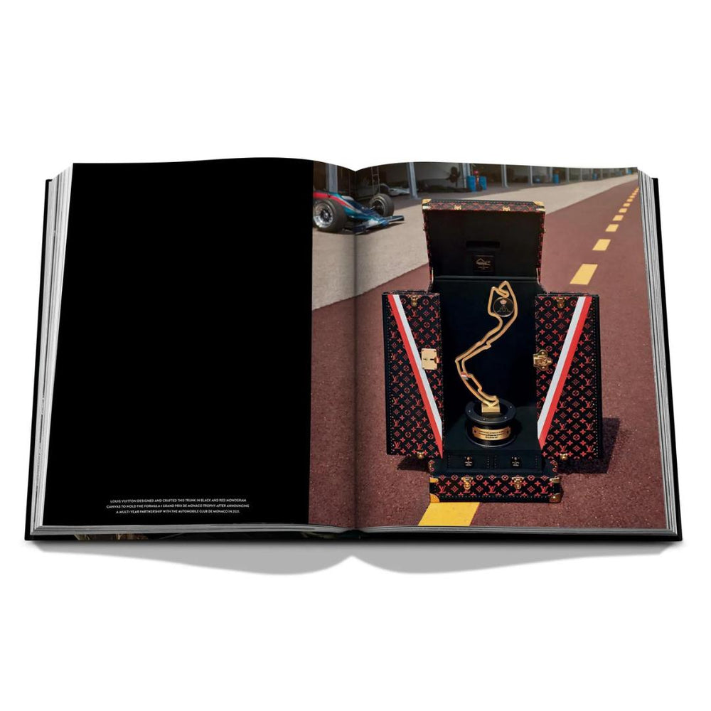 LOUIS VUITTON Book Brand New. Coffee outlet Table Book.